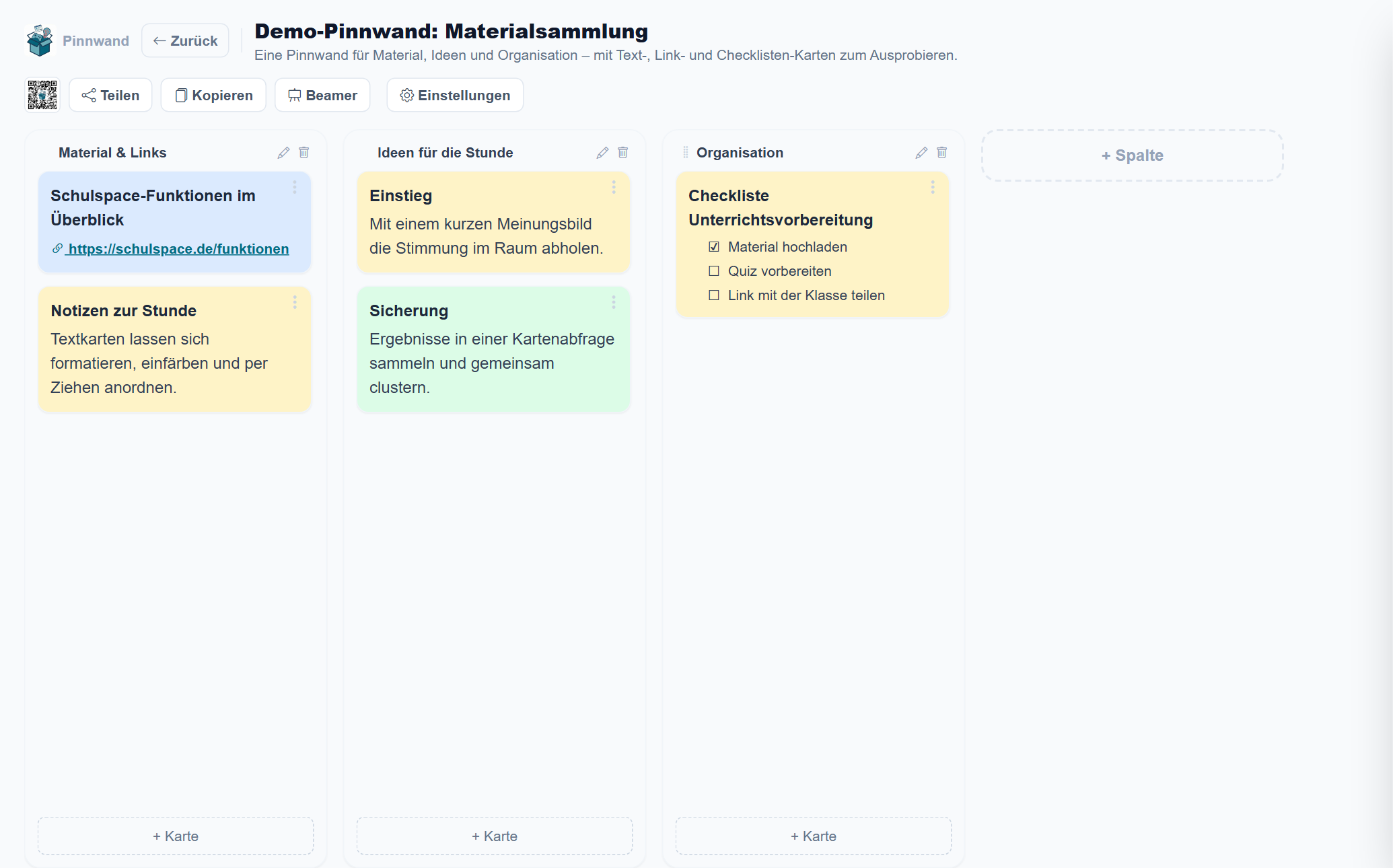 Pinnwand mit drei Spalten: farbige Text-, Link- und Checklisten-Karten